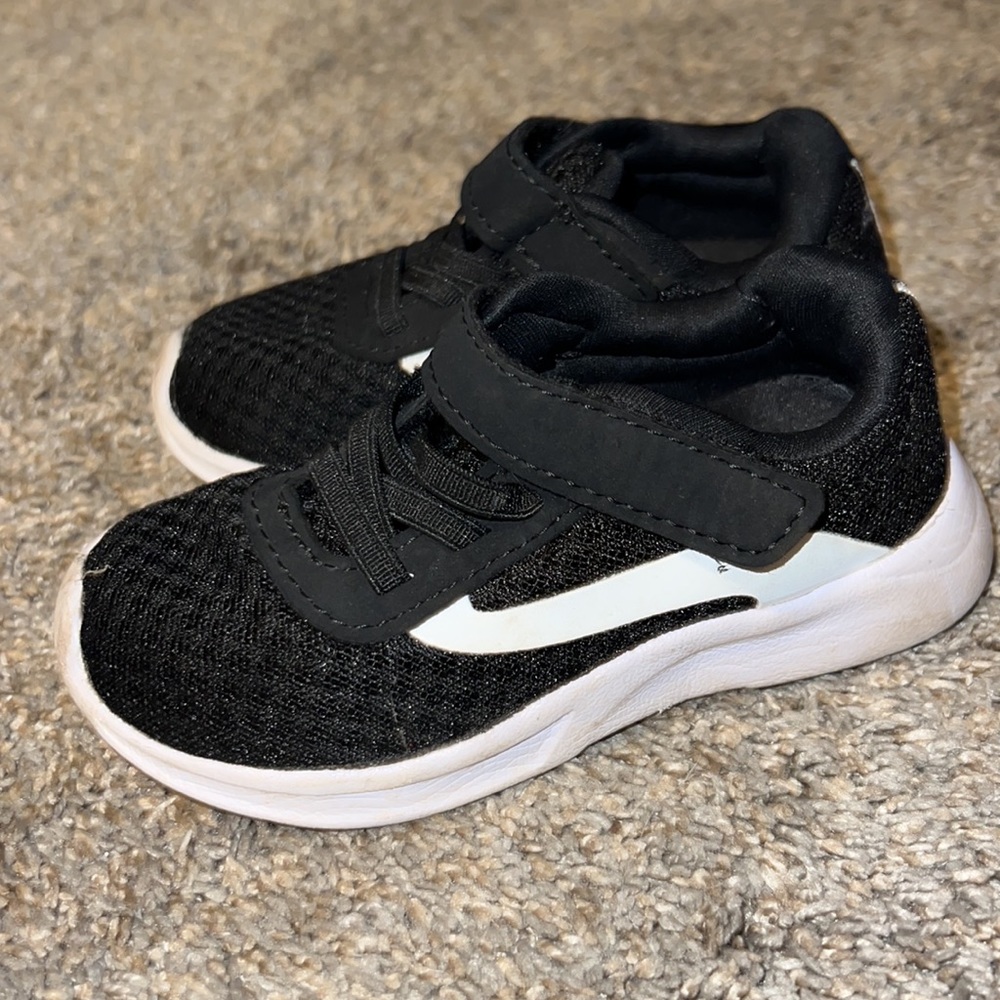 Sneakers Size 7